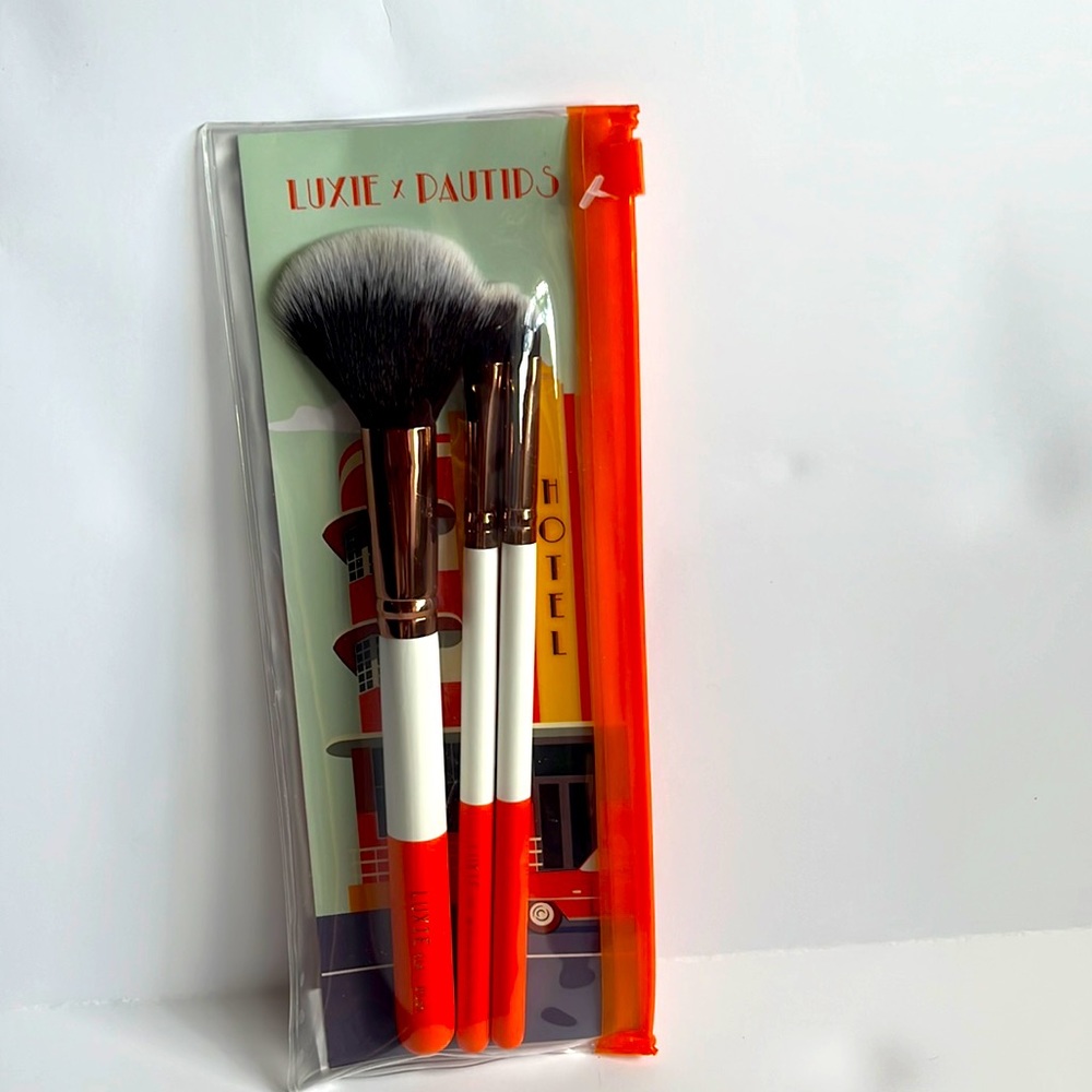 Luxie Pautips Por La Noche Brush Set in zip pouch - BRAND NEW.
